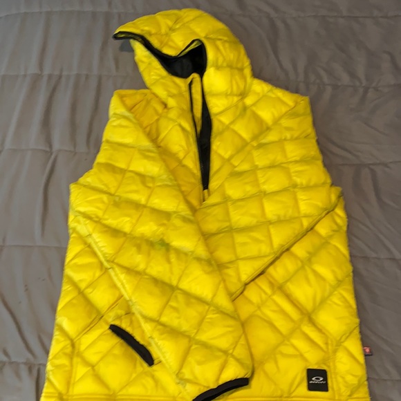 Oakley Other - Oakley Yellow Quilted Hooded Winter Jacket (Lrg)